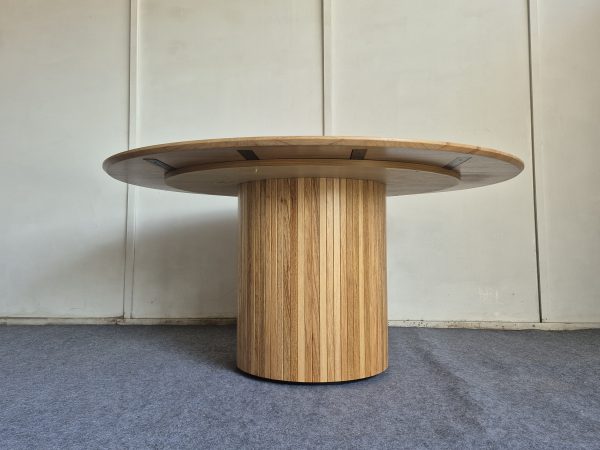 Round Table - Image 3