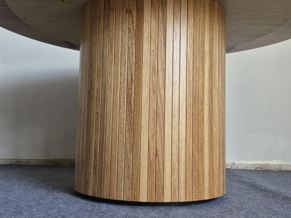 Round Table - Image 4