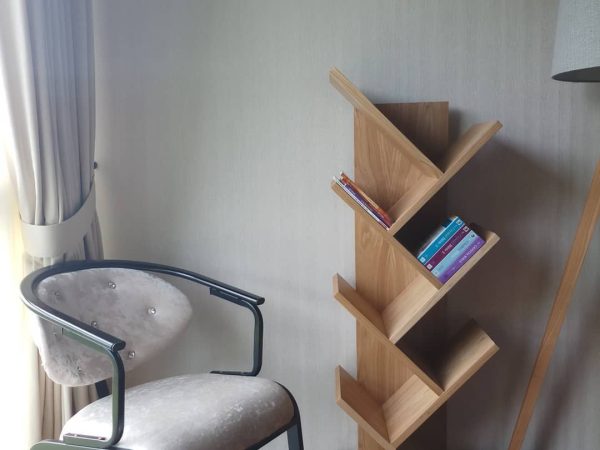Compact Vertical Zigzag Bookshelf
