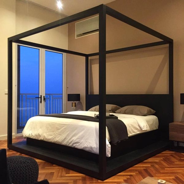 Poster Bed (King)