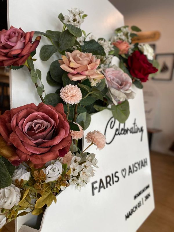 Welcome Board with Flowers - Image 3
