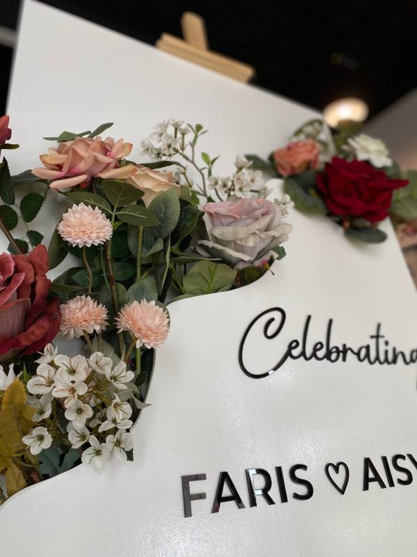 Welcome Board with Flowers - Image 6