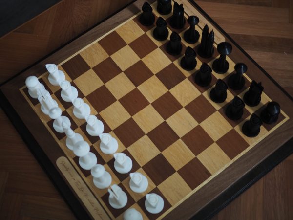 Custom chessboard (3D printed pieces)