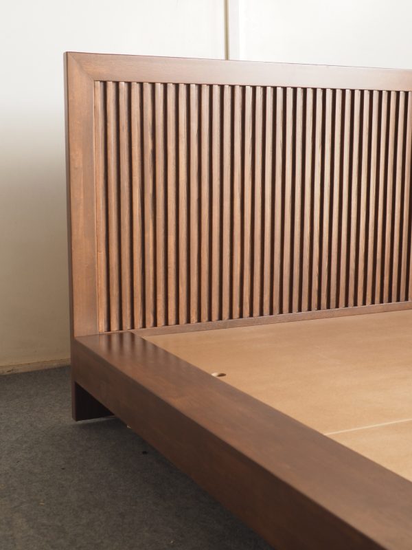 Floating bed frame with fluted headboard - Image 4