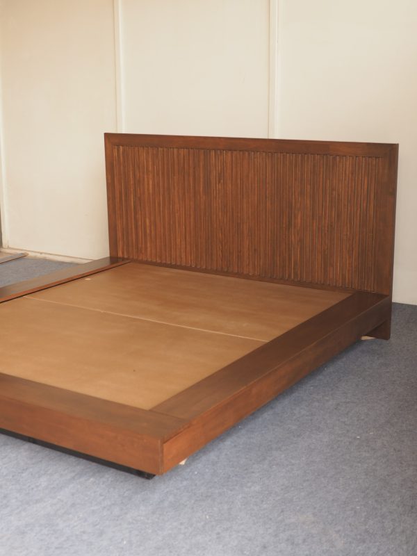 Floating bed frame with fluted headboard - Image 2