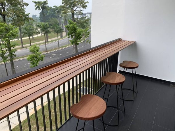 Outdoor Balcony Bar Table & Matching Bar Stools