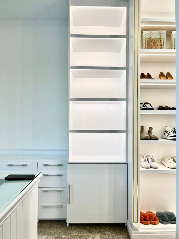 Built-ins Vanity Table with Shelves - Image 6