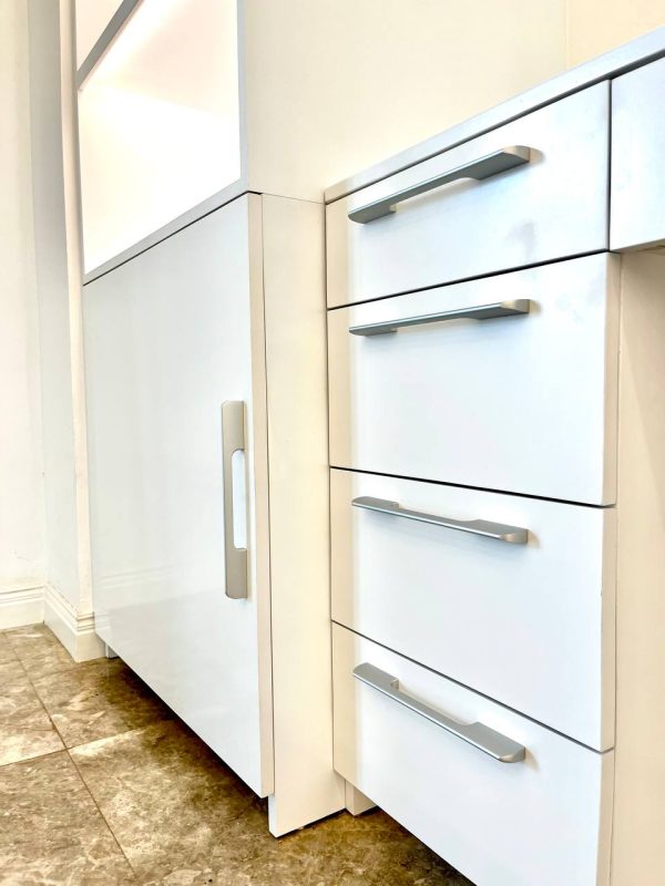 Built-ins Vanity Table with Shelves - Image 4