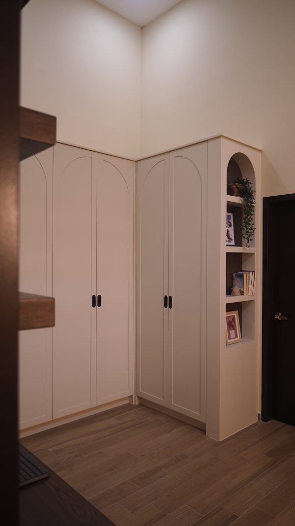 Built-ins Wardrobe with Working Table and Shelves