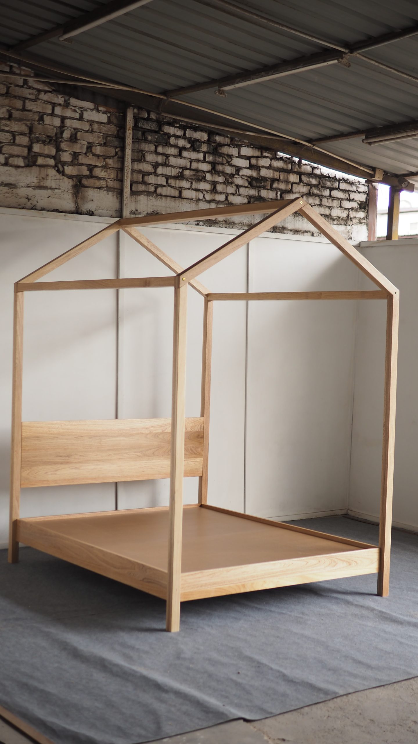 Poster Bed Frame (Queen)