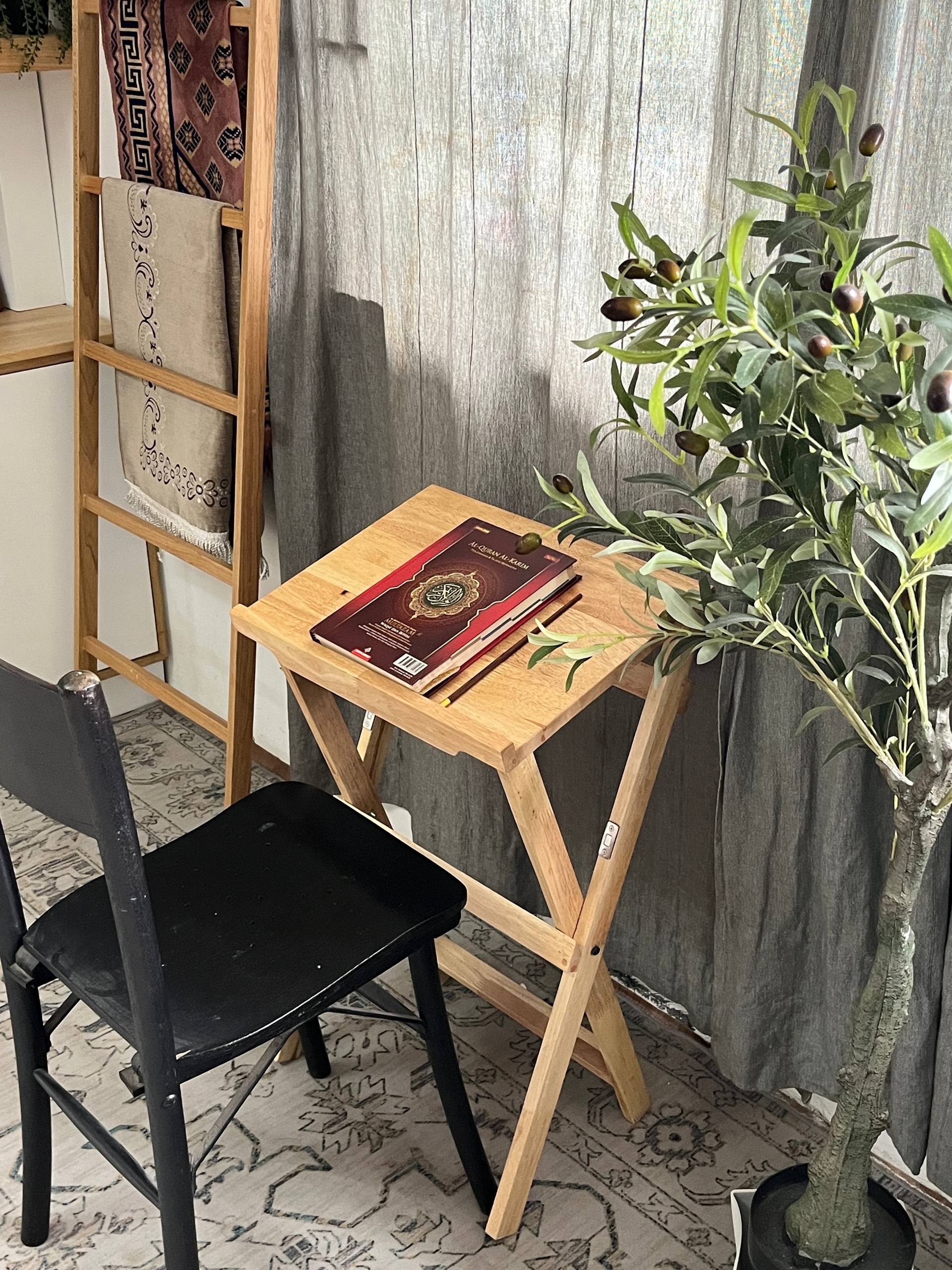 Foldable Rehal Table with Magnetic Lock